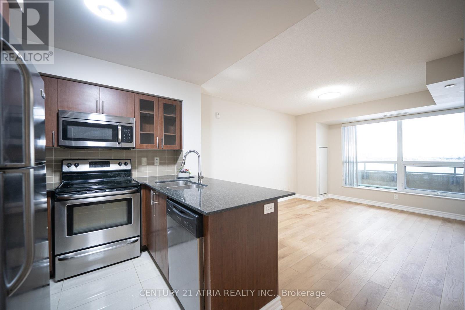 812 - 75 Norman Bethune Avenue, Richmond Hill, Ontario  L4B 0B6 - Photo 8 - N12568956