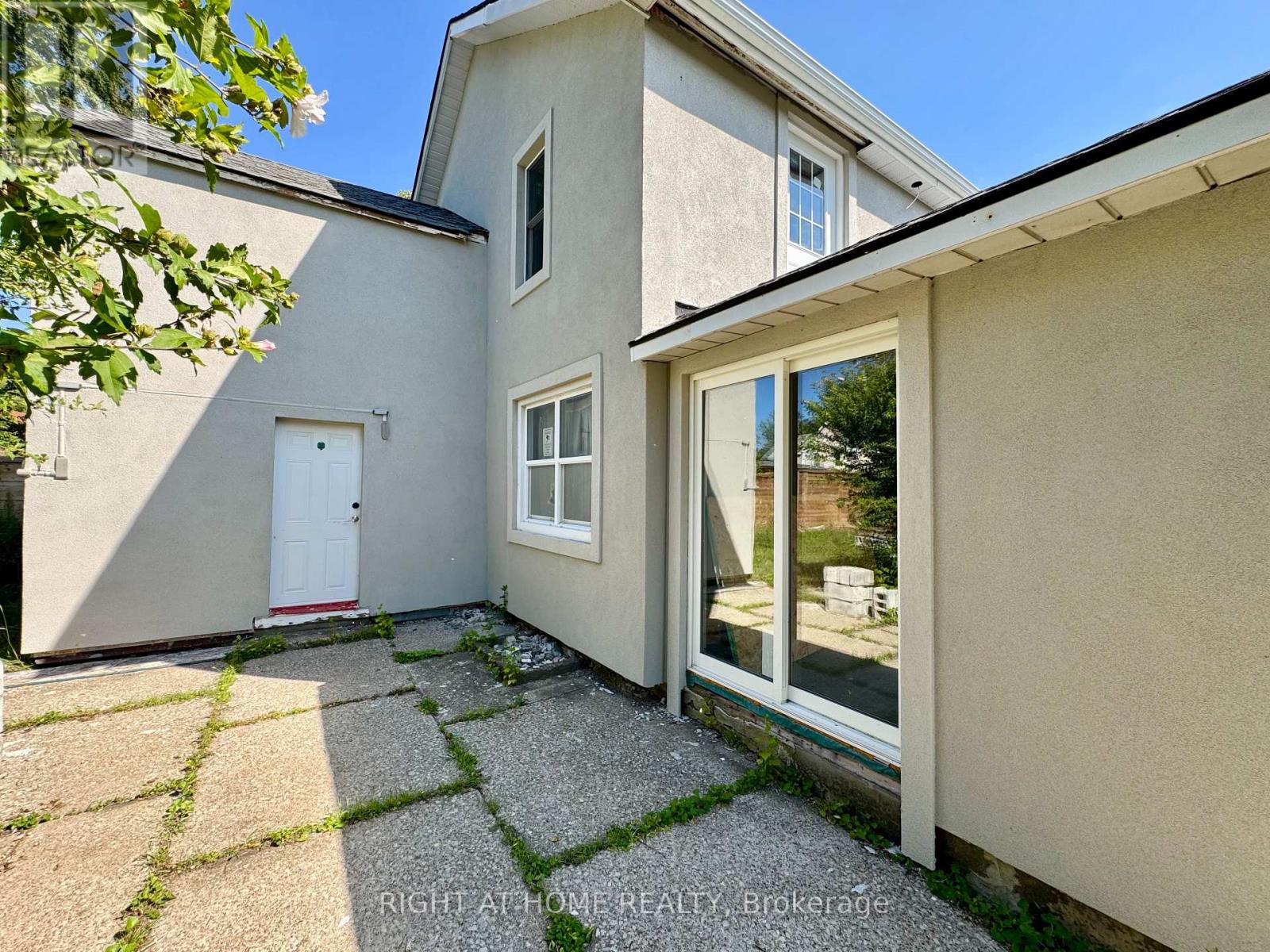 144 Waterloo Street, Fort Erie, Ontario  L2A 3K2 - Photo 2 - X12568932