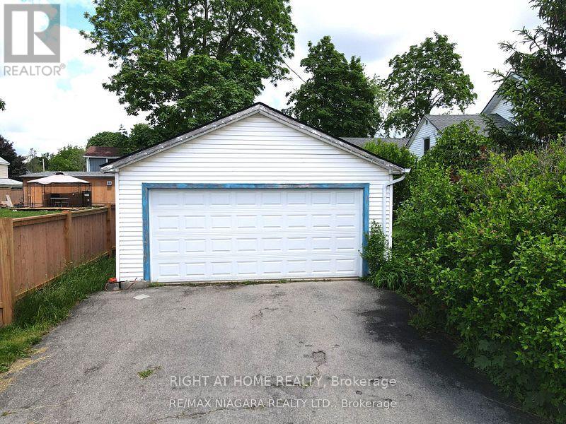 144 Waterloo Street, Fort Erie, Ontario  L2A 3K2 - Photo 3 - X12568932