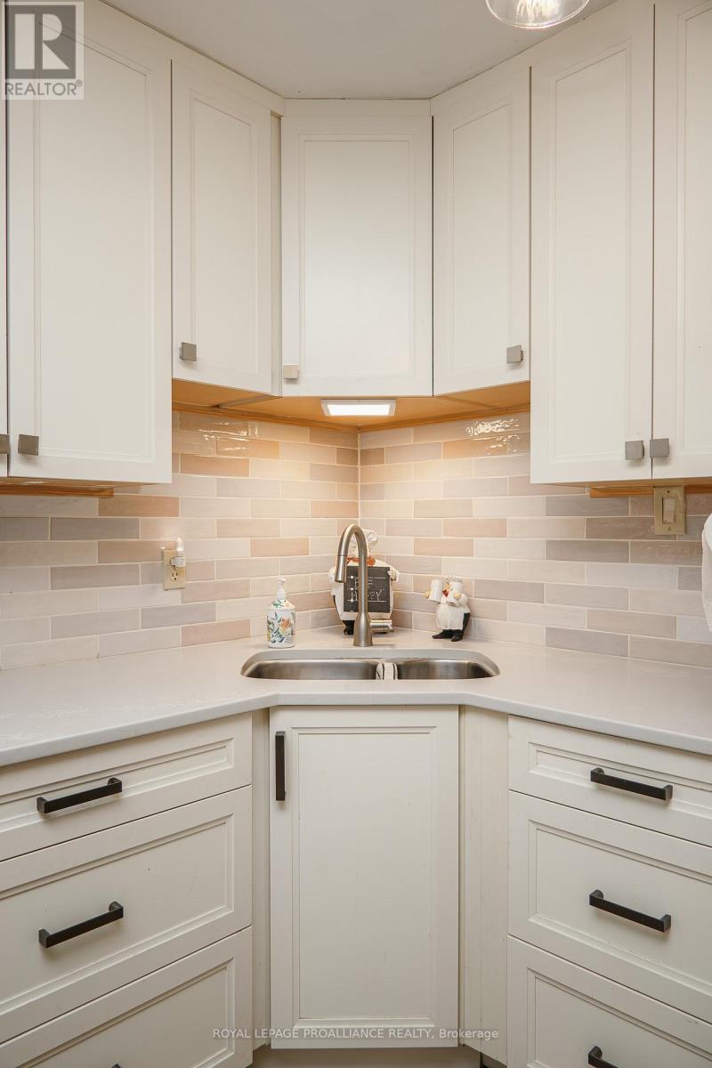 10 Devere Gardens, Quinte West, Ontario K8V 3M3 - Photo 12 - X12568994