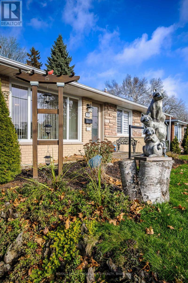 10 Devere Gardens, Quinte West, Ontario K8V 3M3 - Photo 2 - X12568994