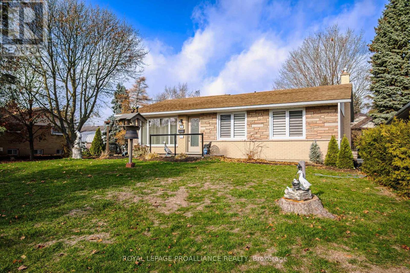 10 Devere Gardens, Quinte West, Ontario K8V 3M3 - Photo 3 - X12568994