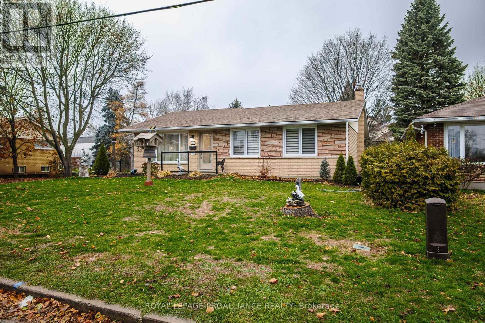 10 Devere Gardens, Quinte West, Ontario K8V 3M3 - Photo 36 - X12568994