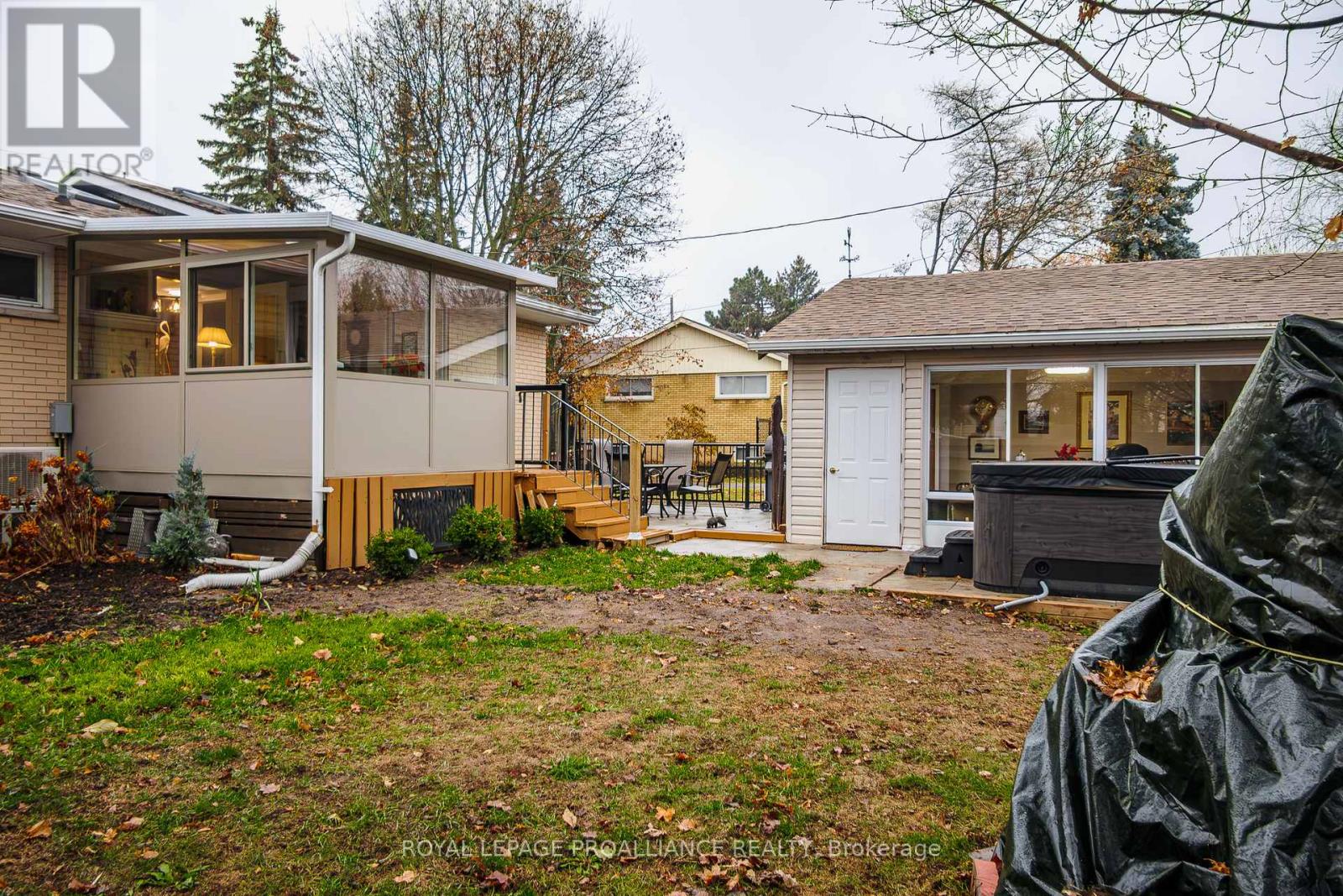 10 Devere Gardens, Quinte West, Ontario K8V 3M3 - Photo 48 - X12568994