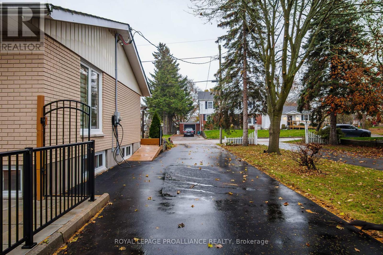 10 Devere Gardens, Quinte West, Ontario K8V 3M3 - Photo 50 - X12568994