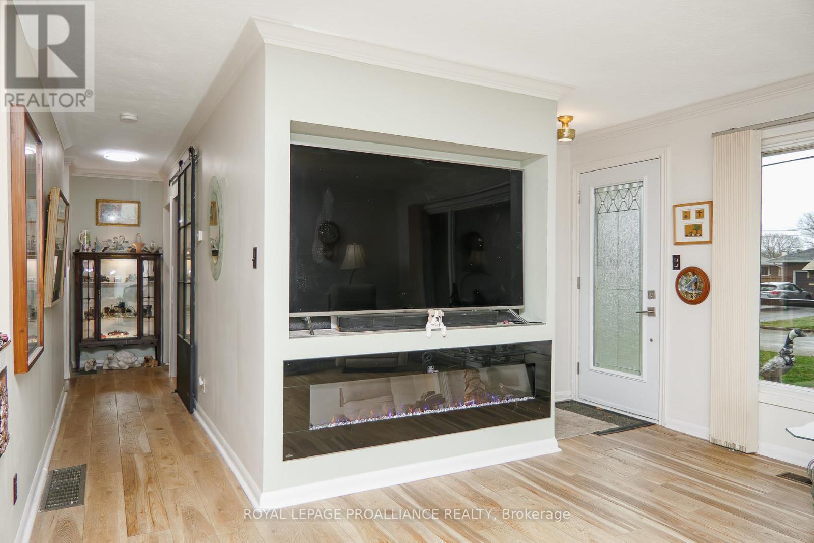 10 Devere Gardens, Quinte West, Ontario K8V 3M3 - Photo 8 - X12568994