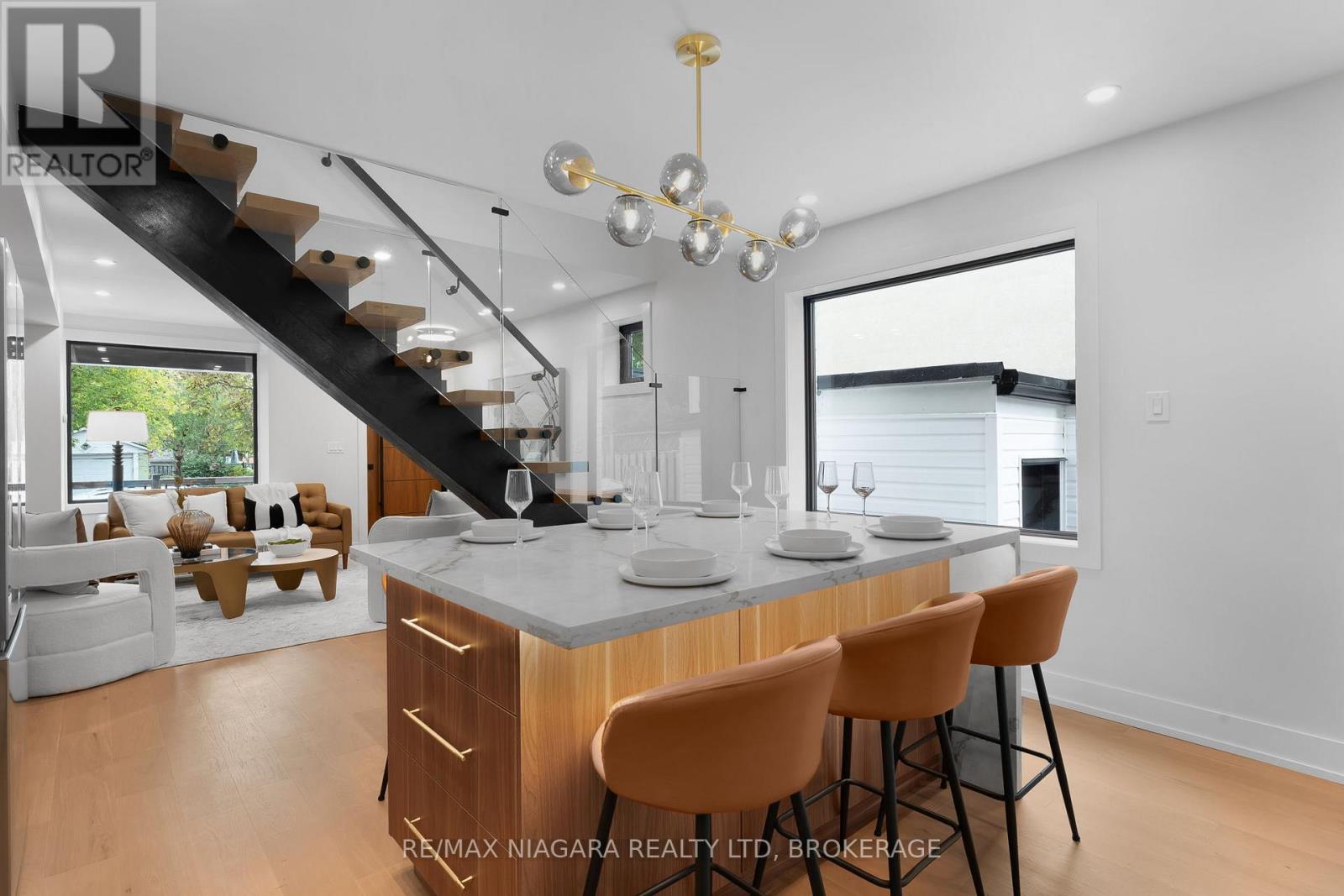 853 Sammon Avenue, Toronto, Ontario  M4C 2E9 - Photo 15 - E12568972