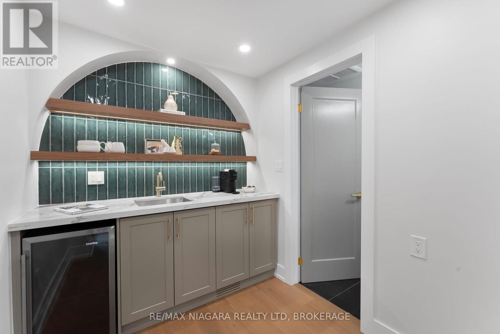 853 Sammon Avenue, Toronto, Ontario  M4C 2E9 - Photo 20 - E12568972