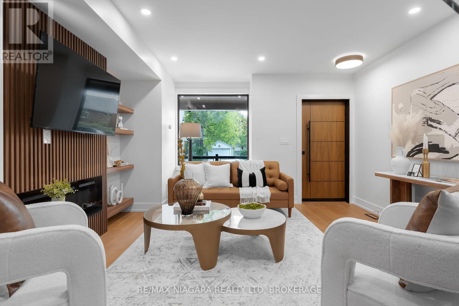 853 Sammon Avenue, Toronto, Ontario  M4C 2E9 - Photo 7 - E12568972