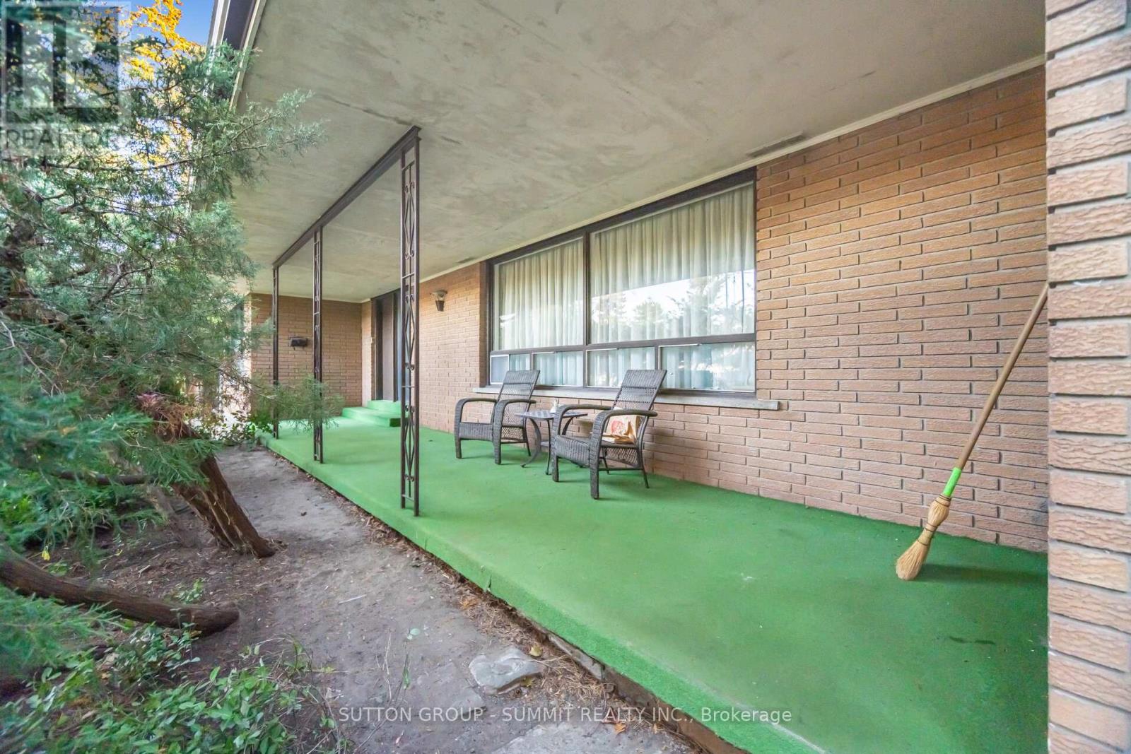 2264 Courrier Lane, Mississauga, Ontario  L5C 1V2 - Photo 7 - W12568394