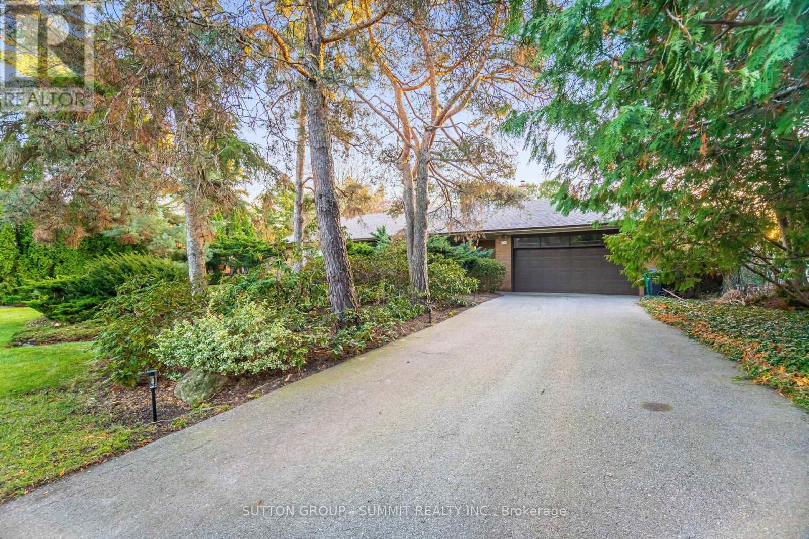 2264 Courrier Lane, Mississauga, Ontario  L5C 1V2 - Photo 5 - W12568394