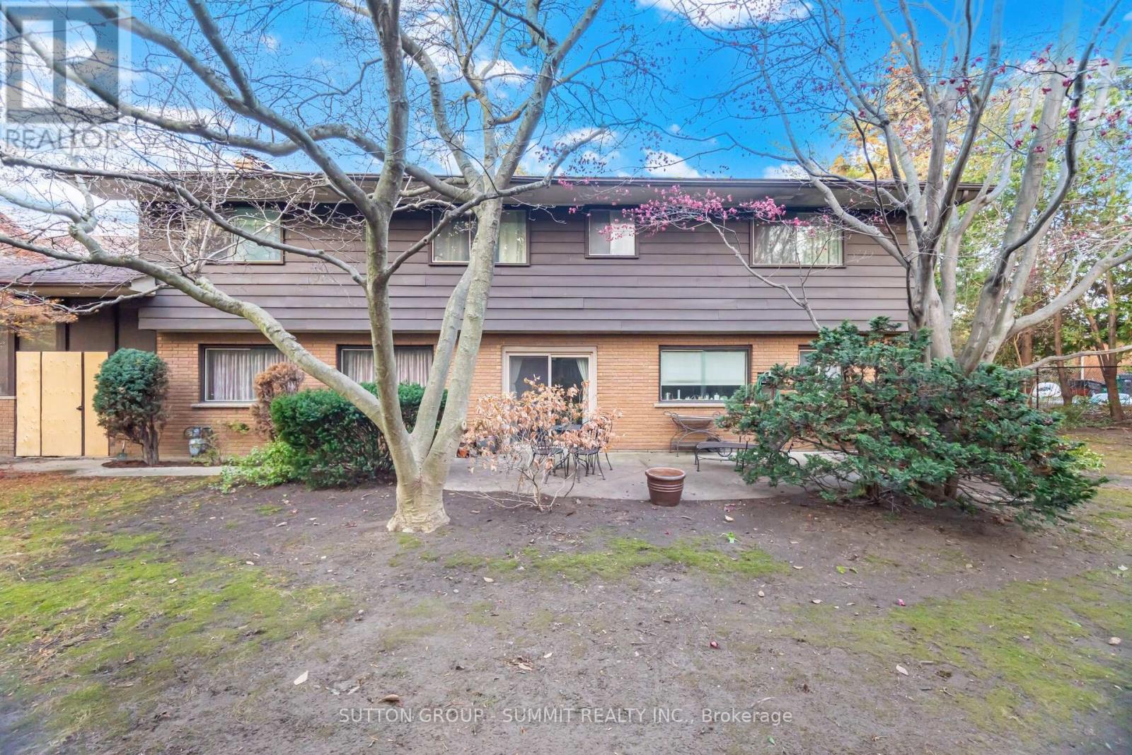 2264 Courrier Lane, Mississauga, Ontario  L5C 1V2 - Photo 12 - W12568394