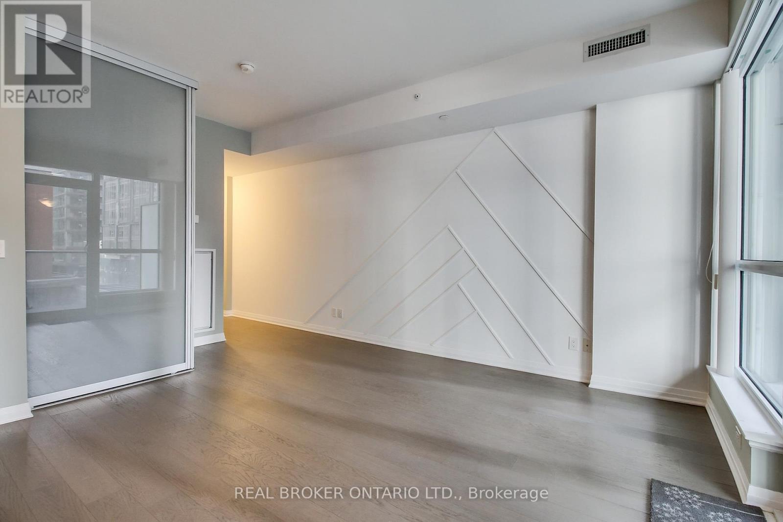 810 - 8 Mercer Street, Toronto, Ontario  M5V 0C4 - Photo 17 - C12568998