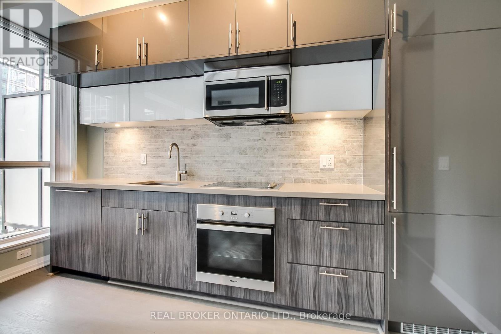 810 - 8 Mercer Street, Toronto, Ontario  M5V 0C4 - Photo 19 - C12568998