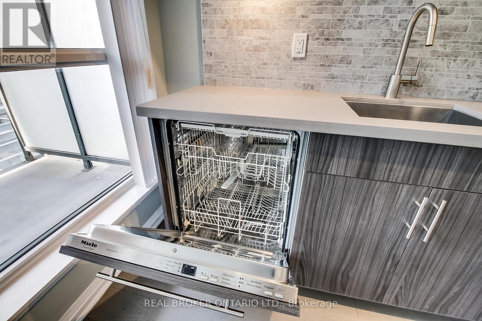 810 - 8 Mercer Street, Toronto, Ontario  M5V 0C4 - Photo 22 - C12568998