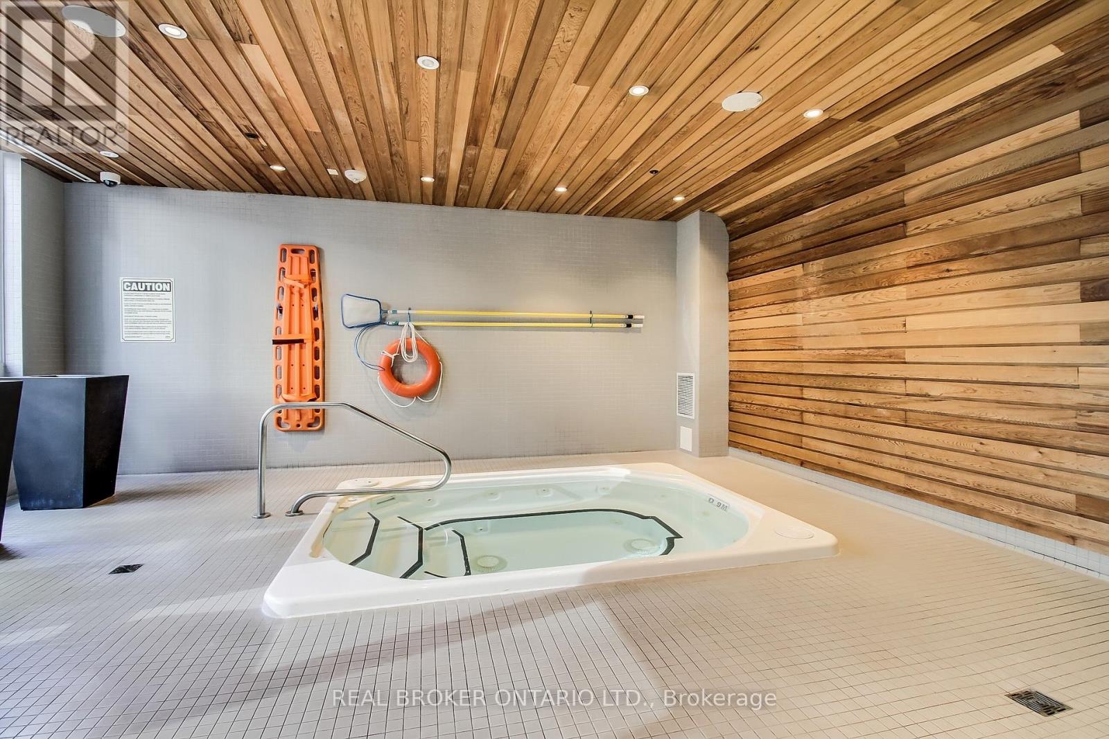 810 - 8 Mercer Street, Toronto, Ontario  M5V 0C4 - Photo 32 - C12568998