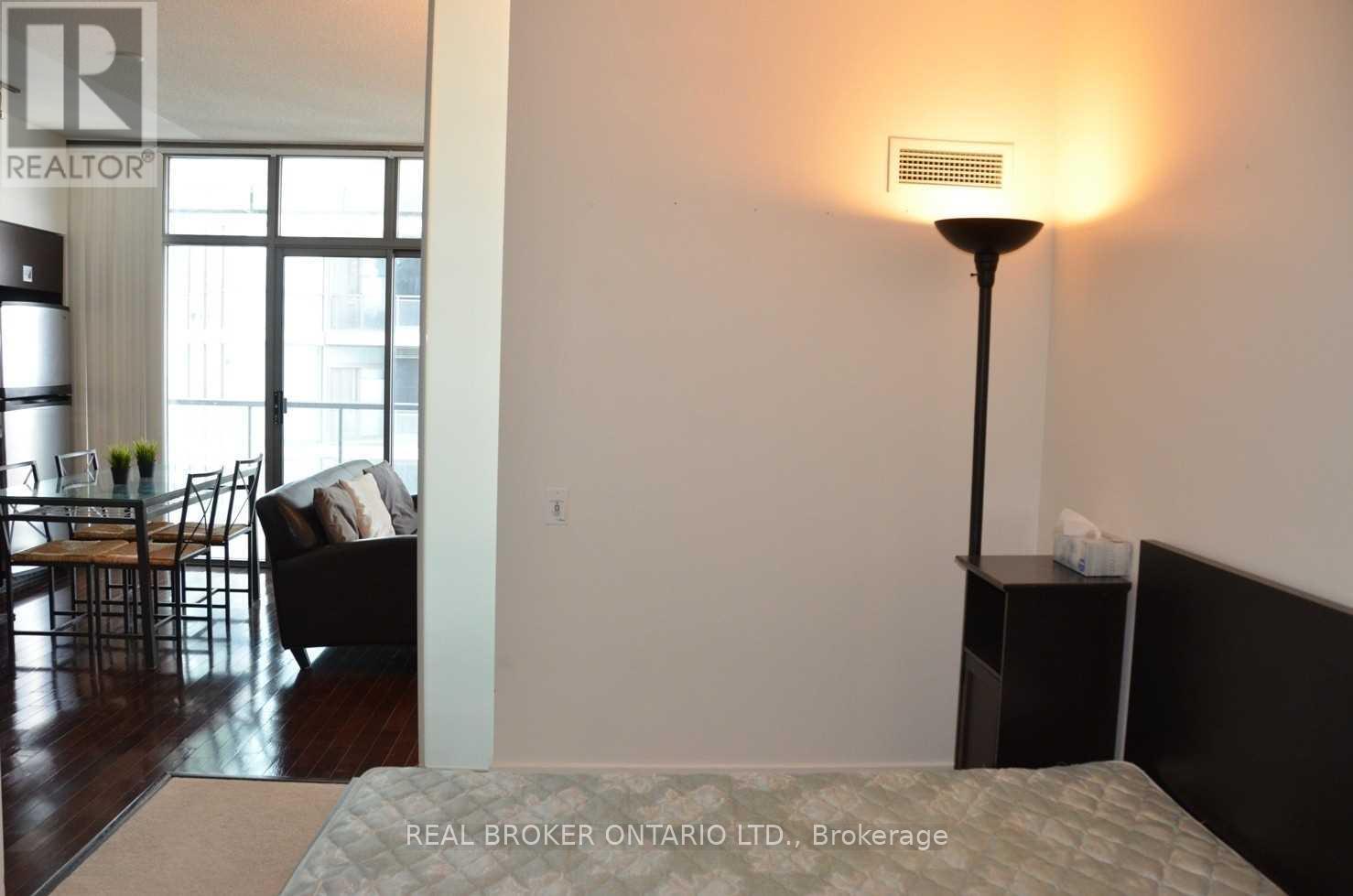 2810 - 33 Charles Street E, Toronto, Ontario  M4Y 1R9 - Photo 24 - C12569008