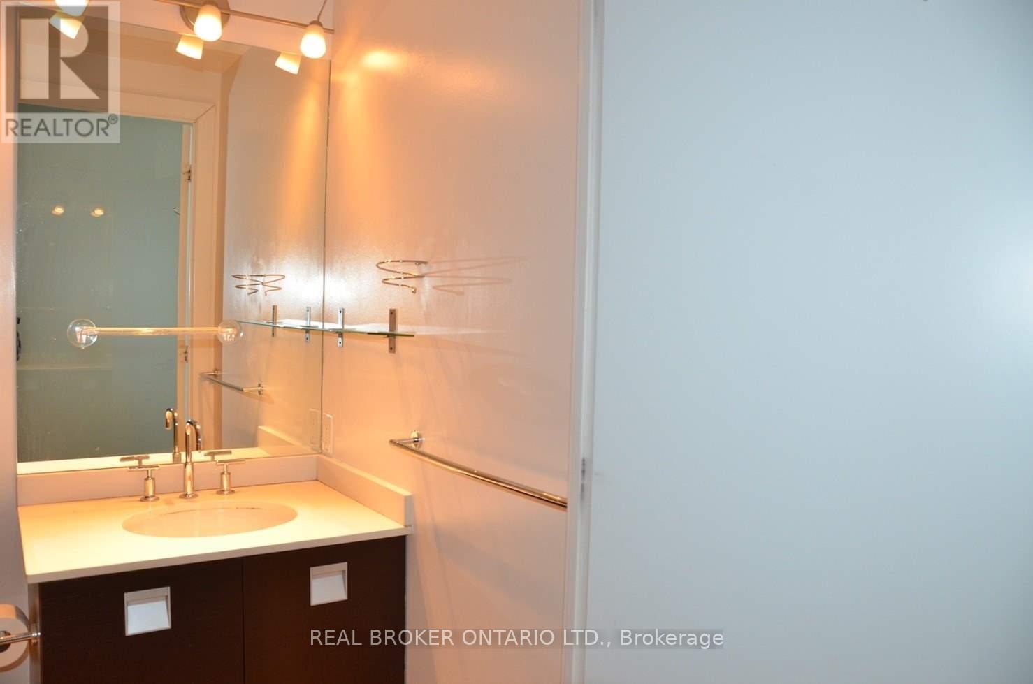 2810 - 33 Charles Street E, Toronto, Ontario  M4Y 1R9 - Photo 26 - C12569008