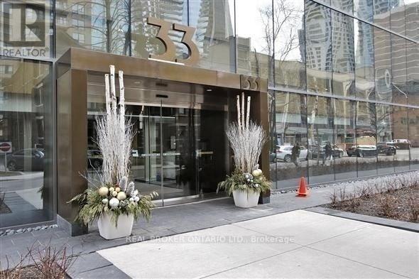 2810 - 33 Charles Street E, Toronto, Ontario  M4Y 1R9 - Photo 4 - C12569008