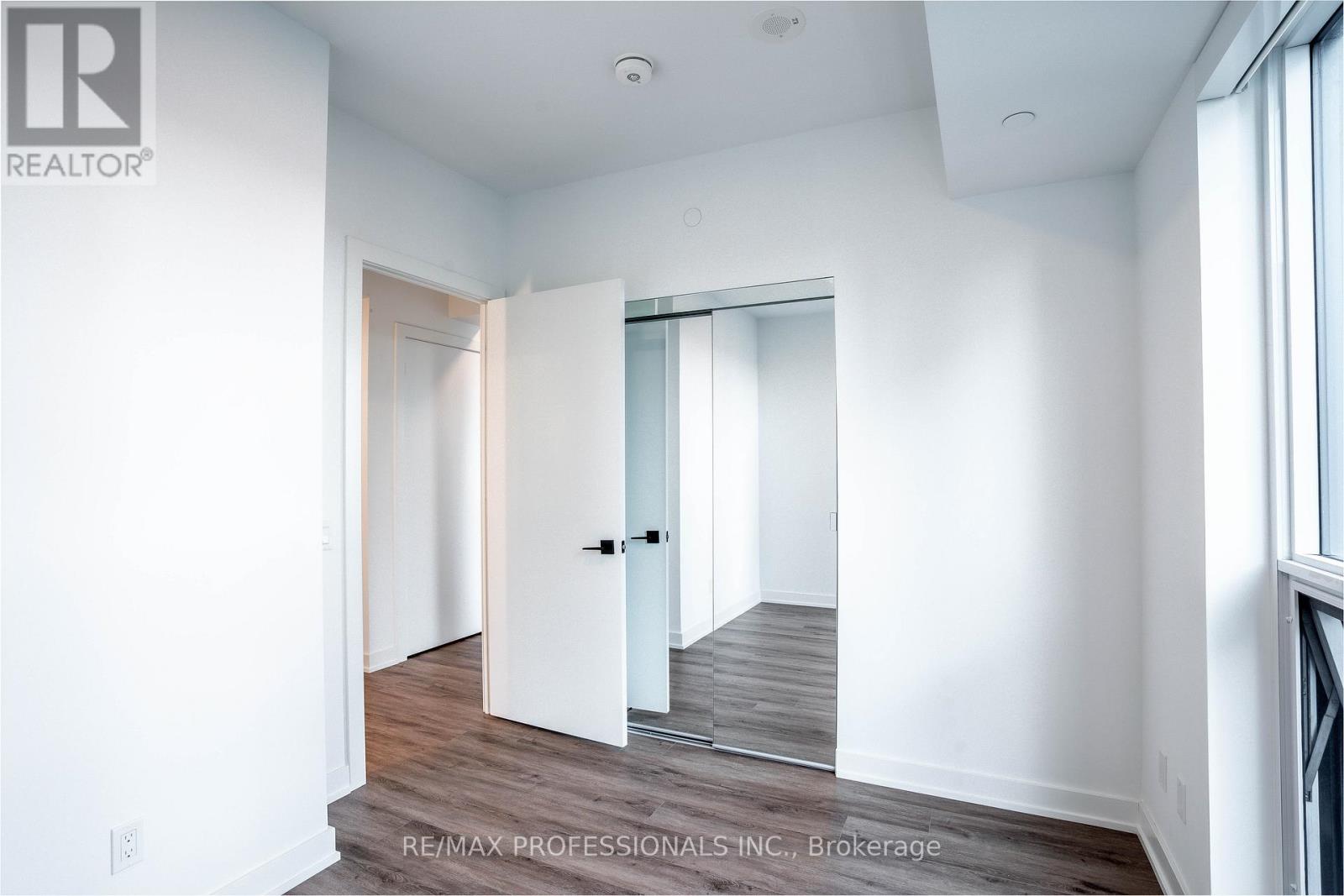 4102 - 327 King Street W, Toronto, Ontario  M5V 0W7 - Photo 10 - C12569020