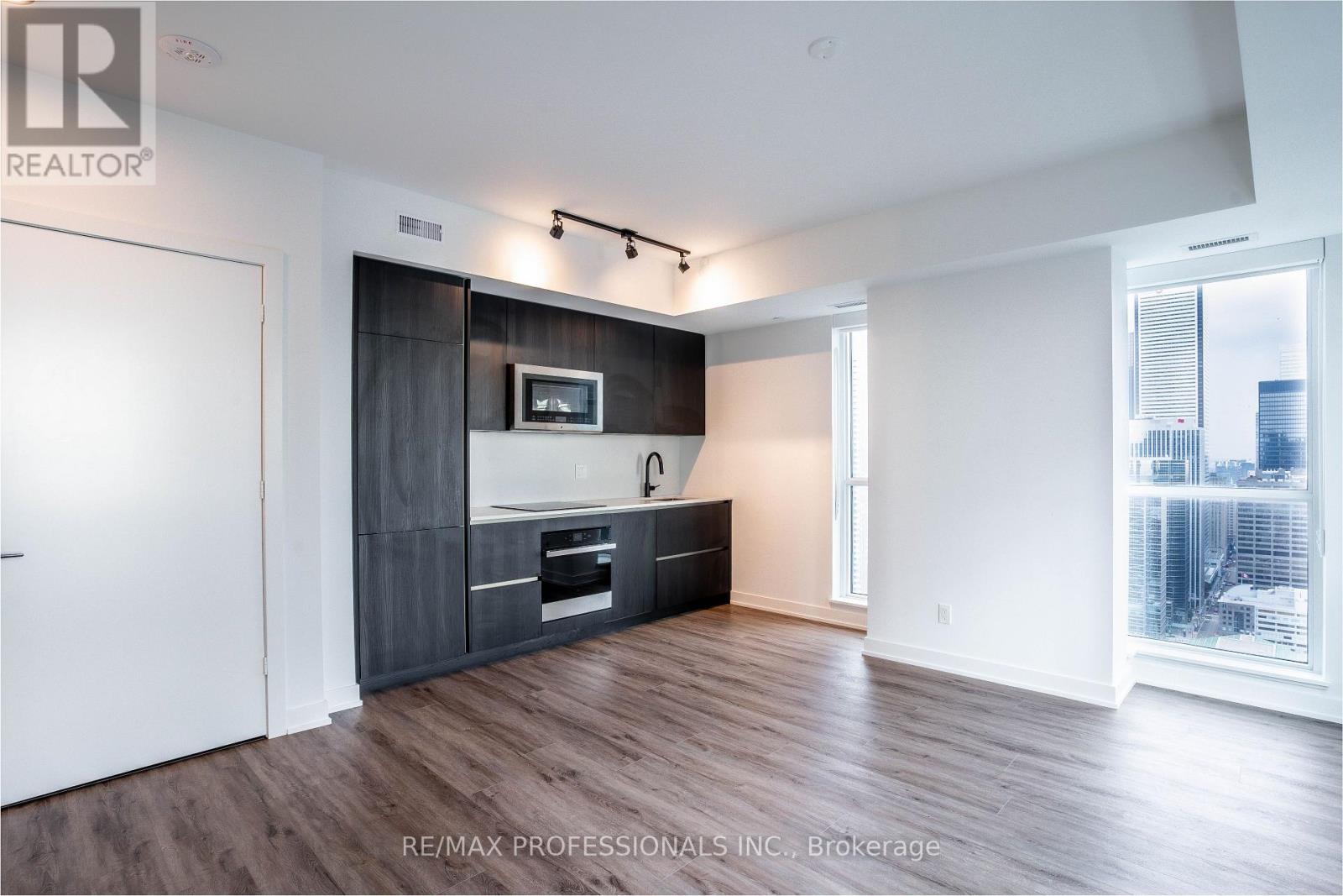 4102 - 327 King Street W, Toronto, Ontario  M5V 0W7 - Photo 2 - C12569020