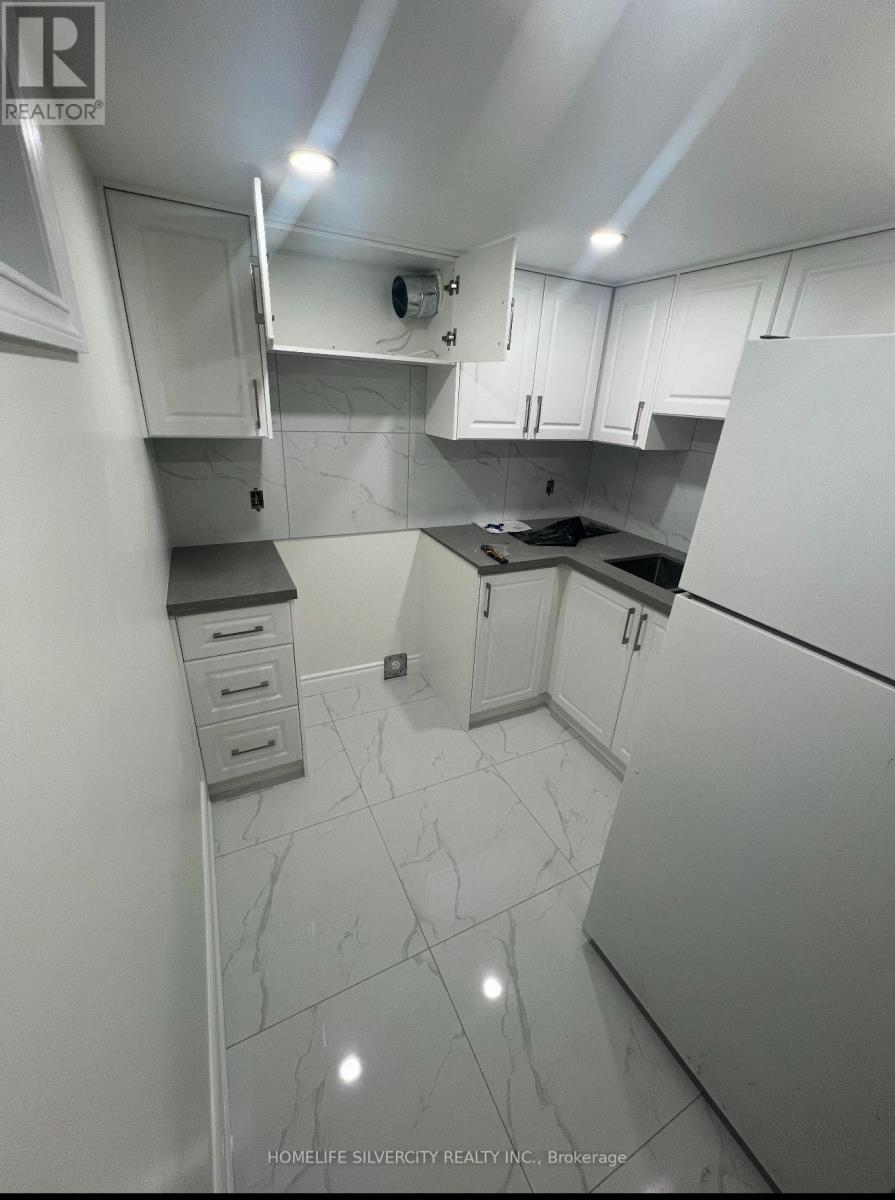 5 Caddy Drive, Toronto, Ontario  M1G 2E9 - Photo 4 - E12568974