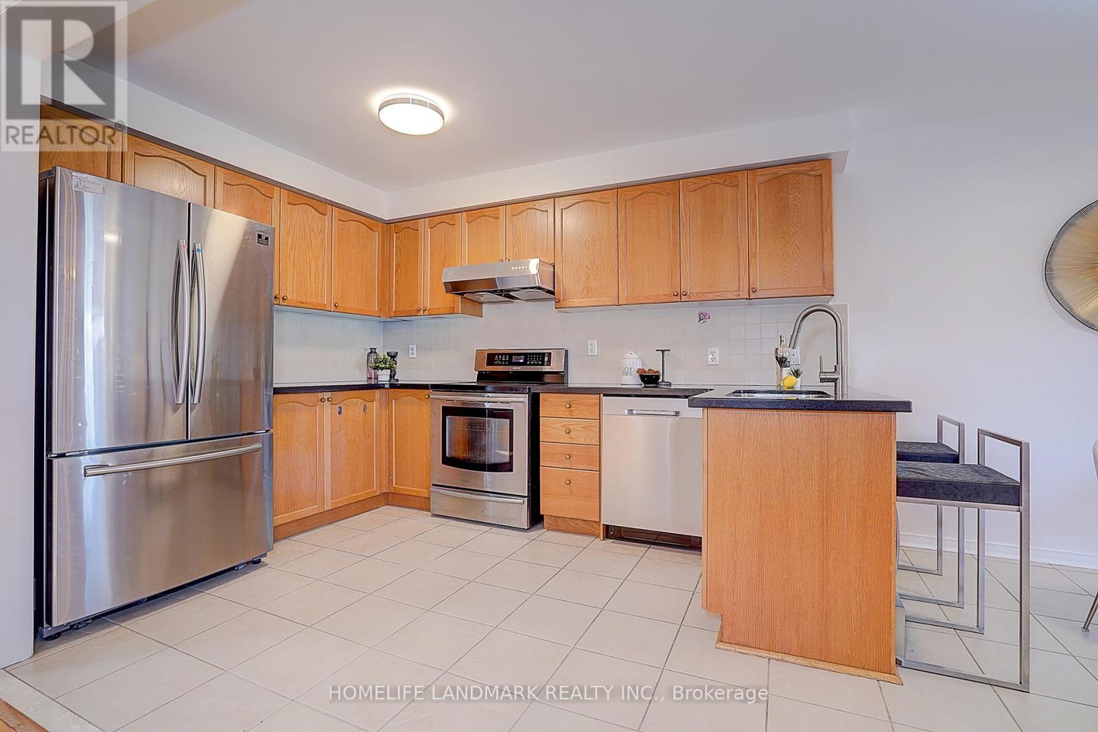 21 Raintree Drive, Markham, Ontario  L3R 5T9 - Photo 9 - N12568996