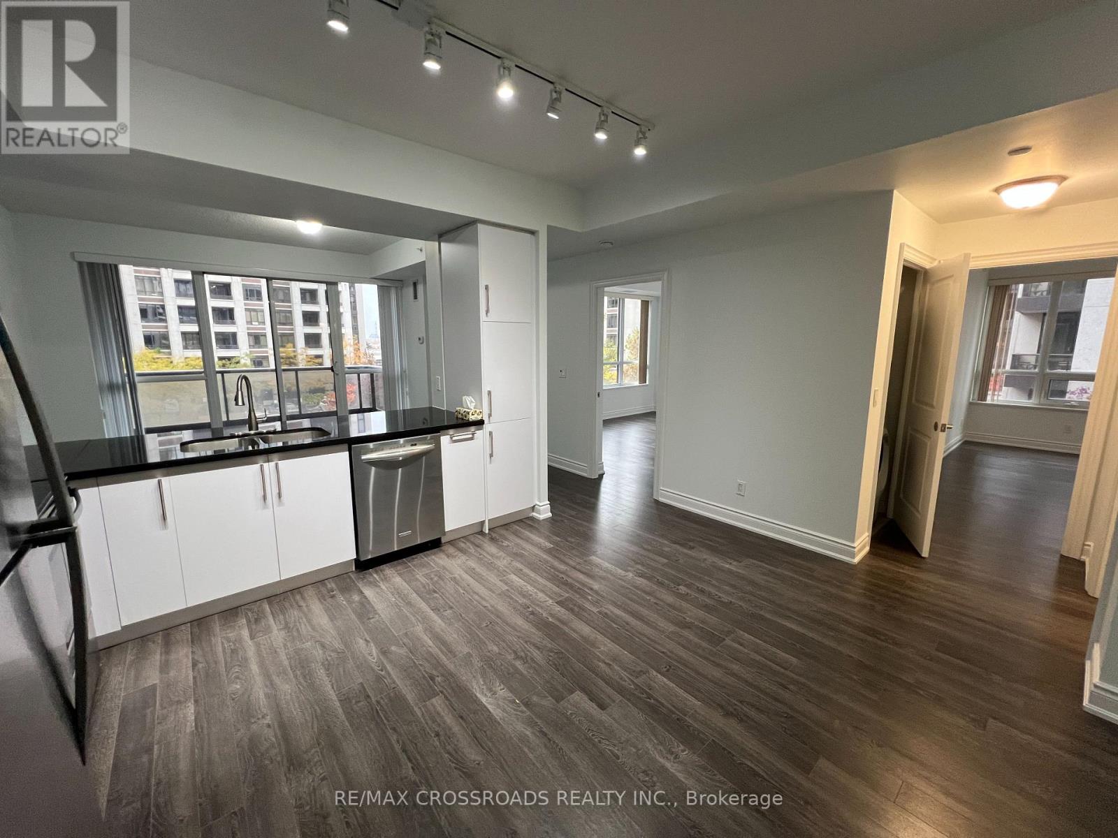 502 - 38 Cedarland Drive, Markham, Ontario  L6G 1C7 - Photo 2 - N12569022