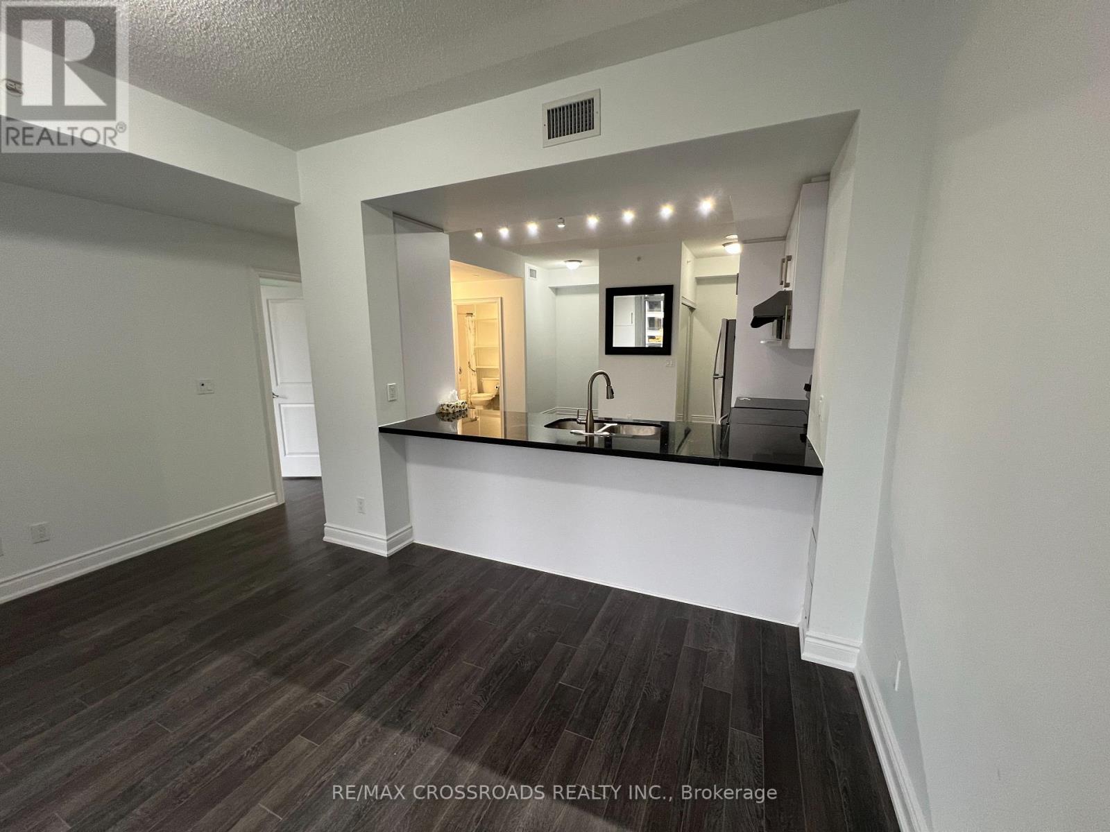 502 - 38 Cedarland Drive, Markham, Ontario  L6G 1C7 - Photo 6 - N12569022