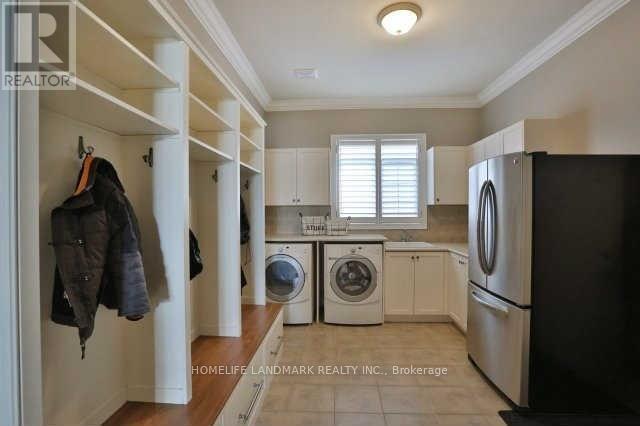 2156 Heathcliff Court, Oakville, Ontario L6M 0A5 - Photo 12 - W12568962