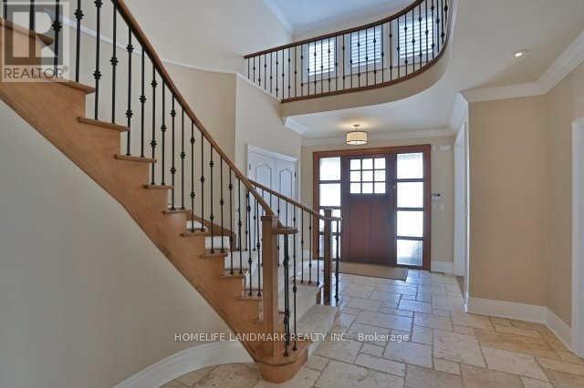 2156 Heathcliff Court, Oakville, Ontario L6M 0A5 - Photo 2 - W12568962