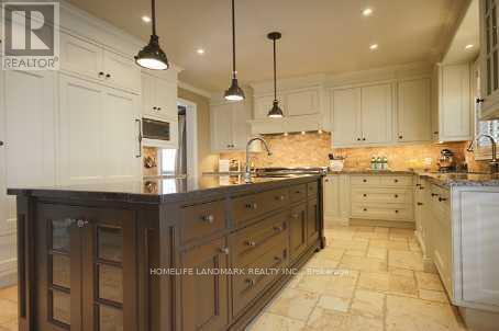 2156 Heathcliff Court, Oakville, Ontario L6M 0A5 - Photo 3 - W12568962