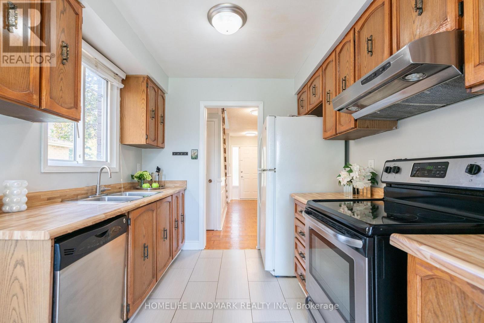 3108 Plum Tree Crescent, Mississauga, Ontario L5N 4W9 - Photo 16 - W12568986