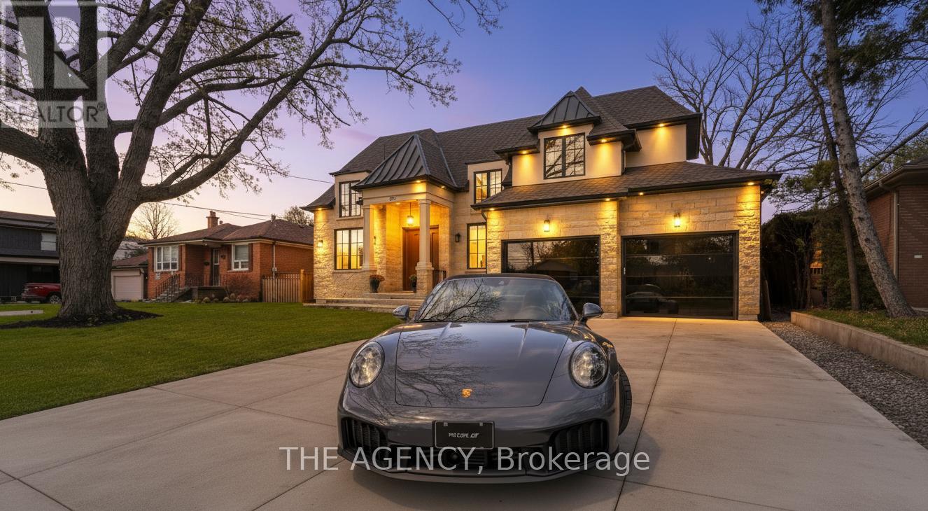 512 Weynway Court, Oakville, Ontario L6L 4G7 - Photo 2 - W12568992