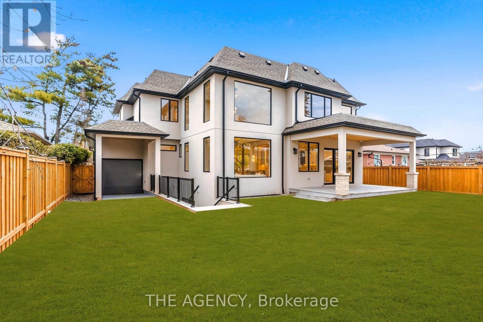 512 Weynway Court, Oakville, Ontario L6L 4G7 - Photo 3 - W12568992