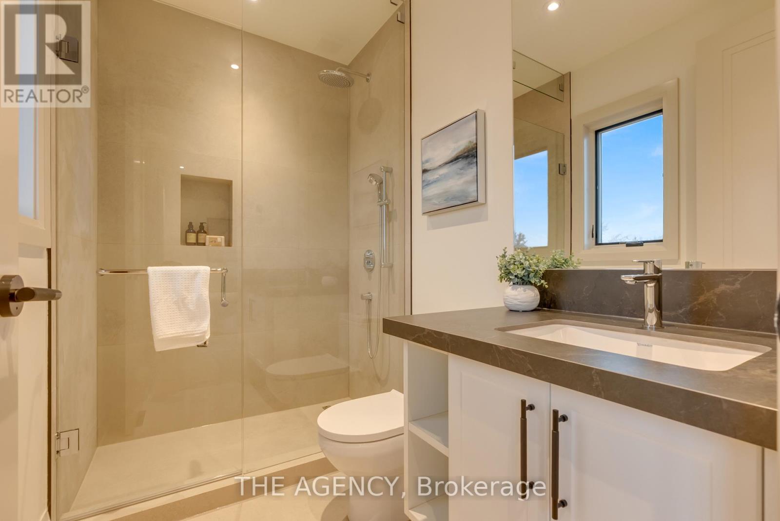 512 Weynway Court, Oakville, Ontario L6L 4G7 - Photo 36 - W12568992