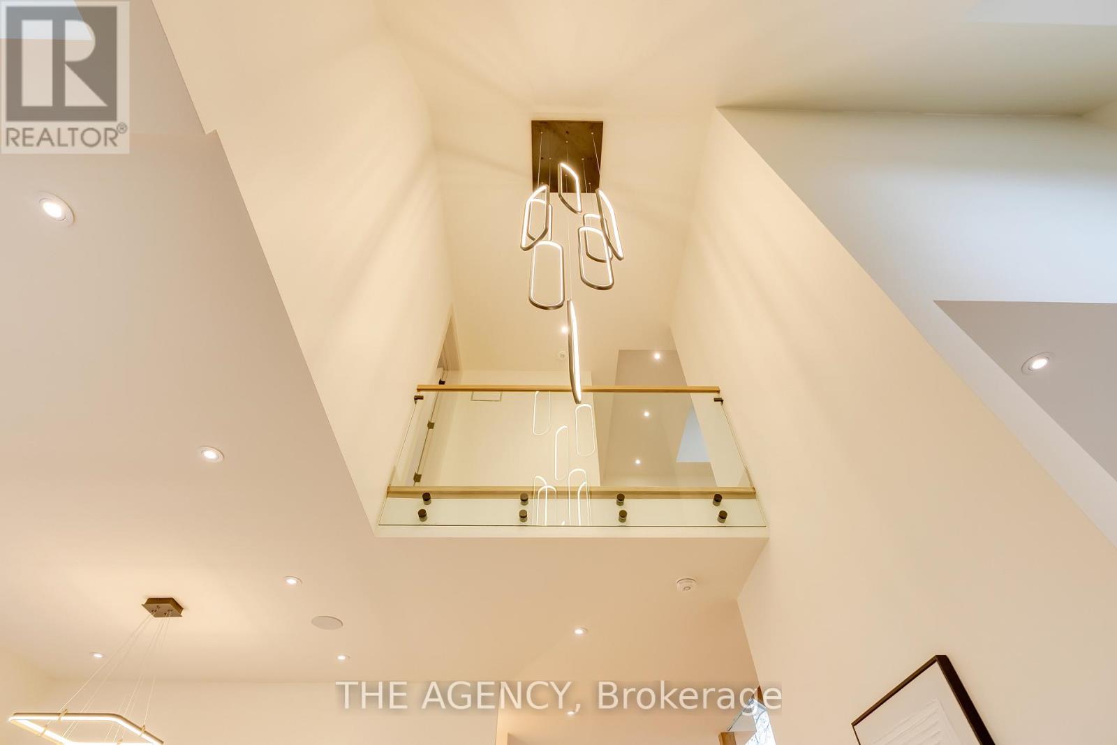 512 Weynway Court, Oakville, Ontario L6L 4G7 - Photo 5 - W12568992