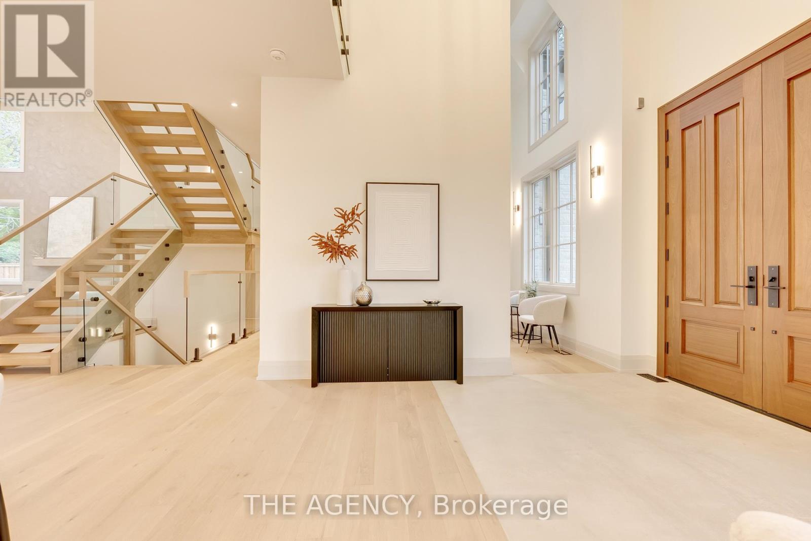 512 Weynway Court, Oakville, Ontario L6L 4G7 - Photo 6 - W12568992