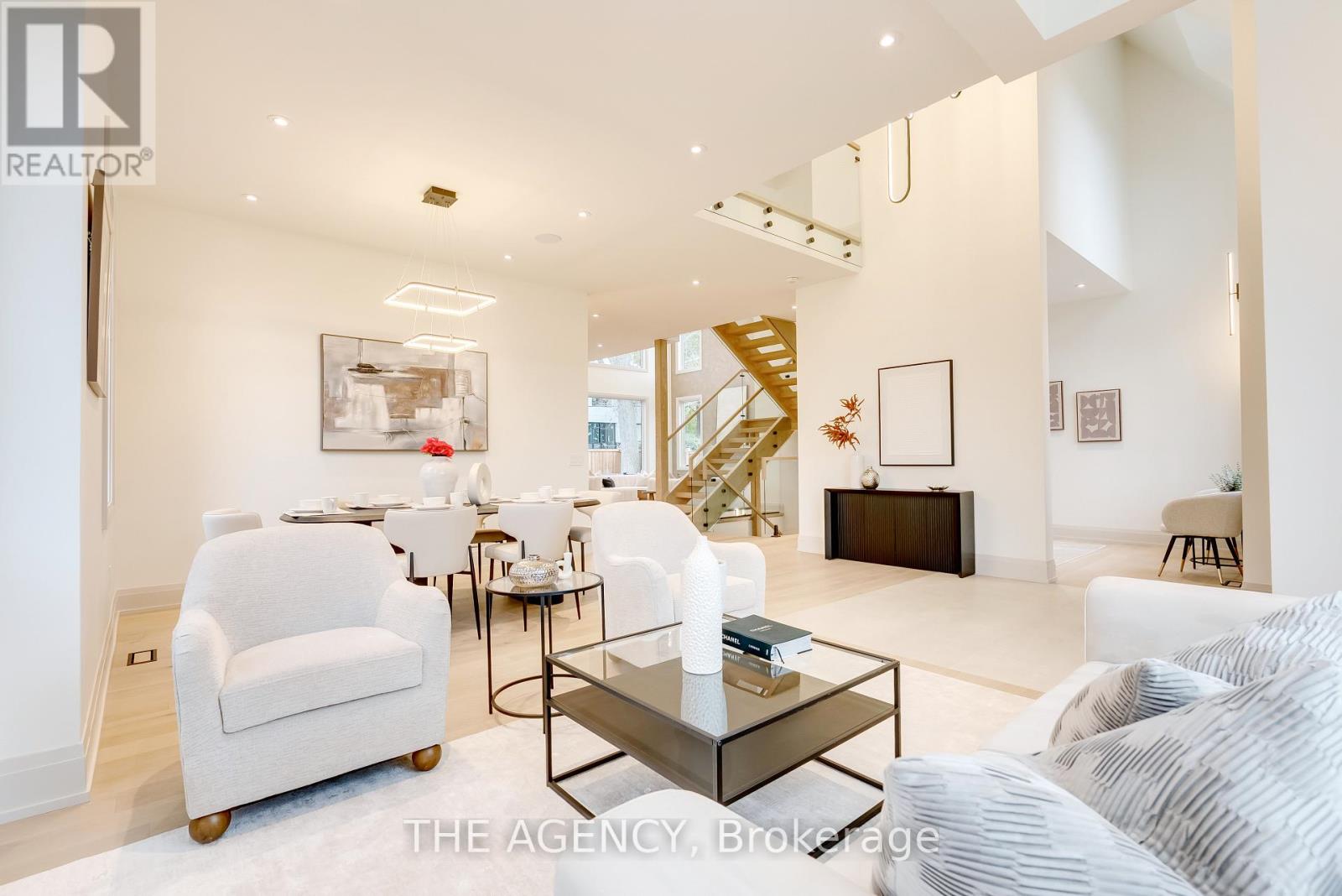 512 Weynway Court, Oakville, Ontario L6L 4G7 - Photo 9 - W12568992