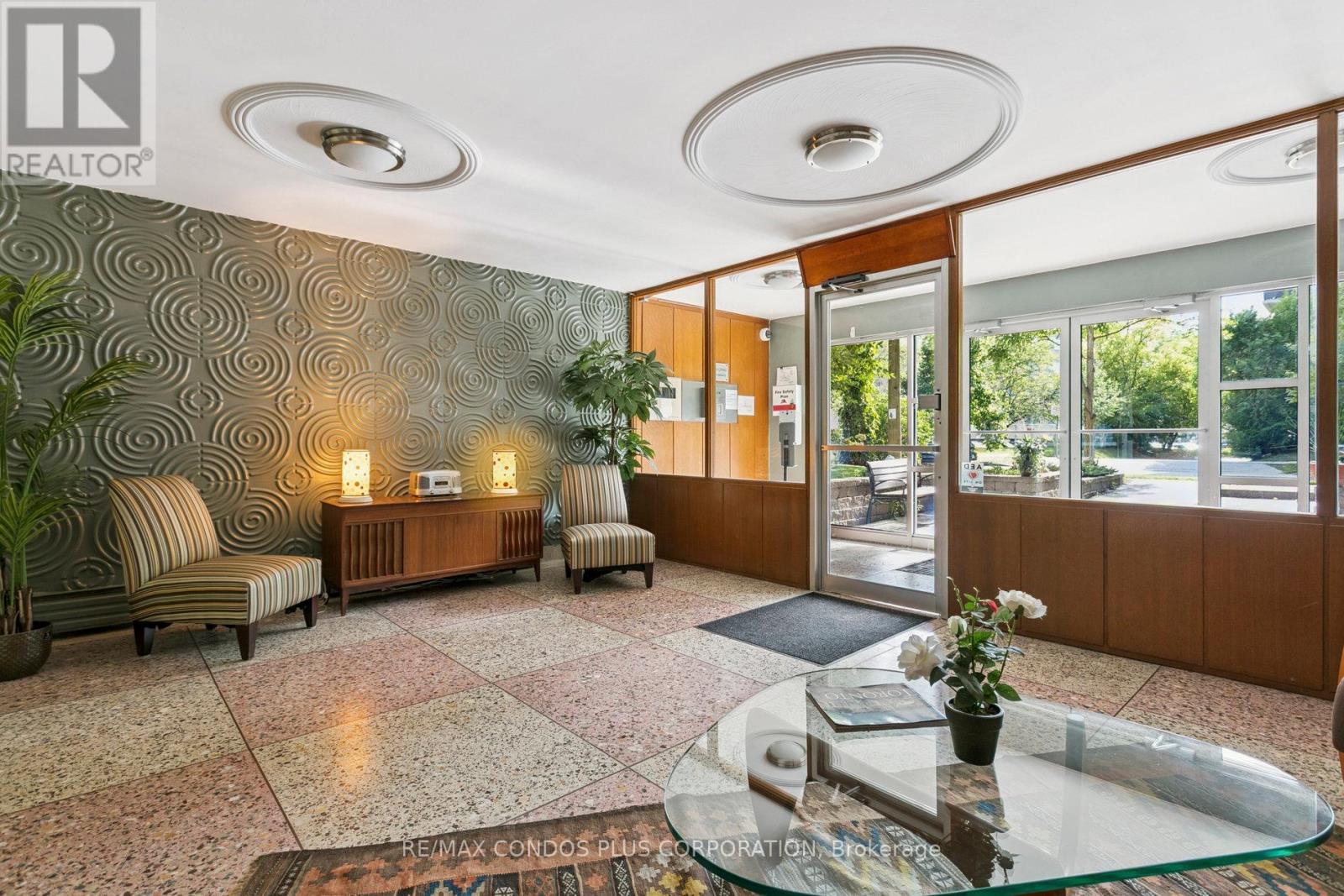 101 - 185 Stephen Drive W, Toronto, Ontario  M8Y 3N5 - Photo 3 - W12569032