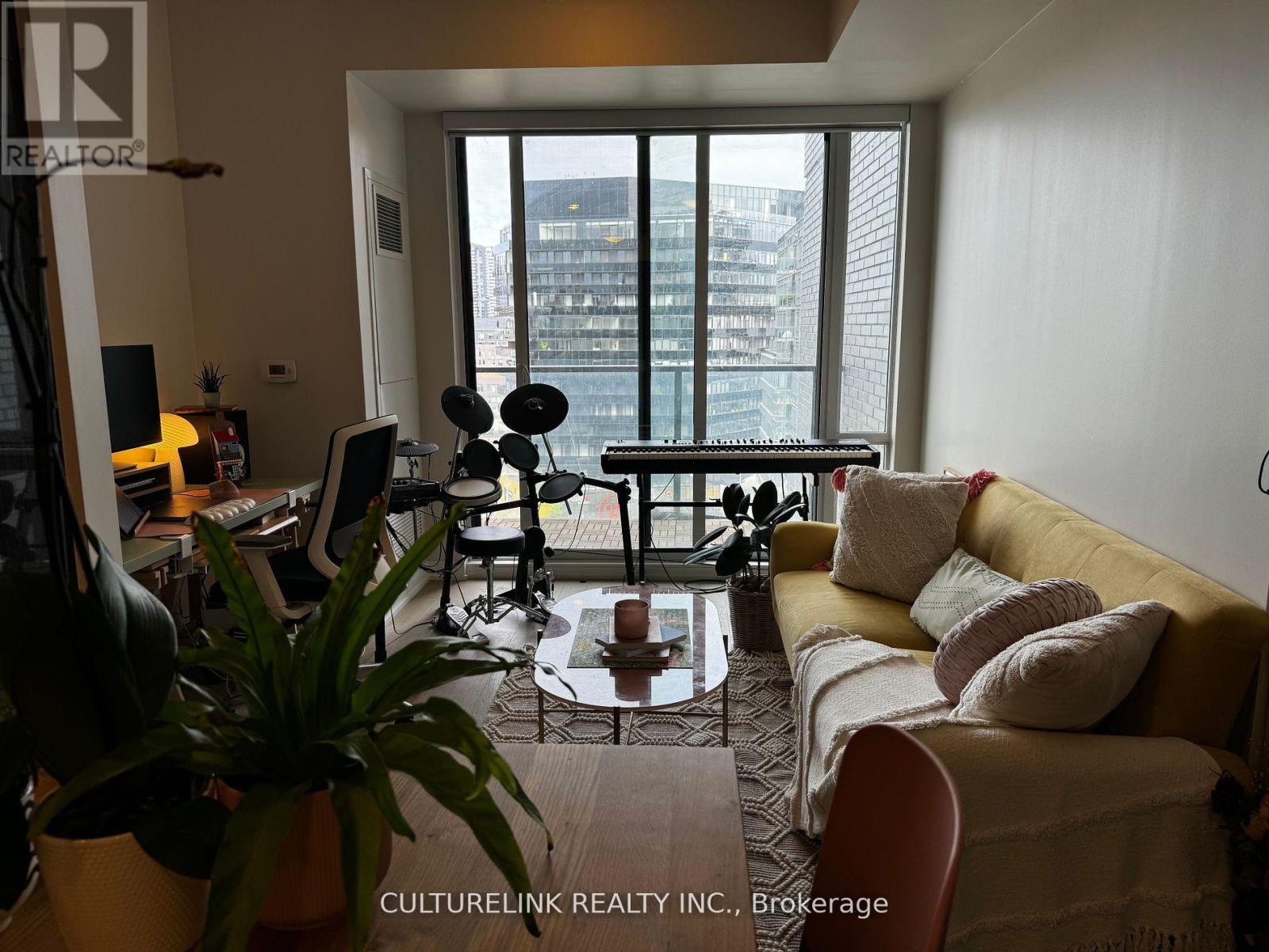 S915 - 120 Bayview Avenue, Toronto, Ontario  M5A 0G4 - Photo 2 - C12569052