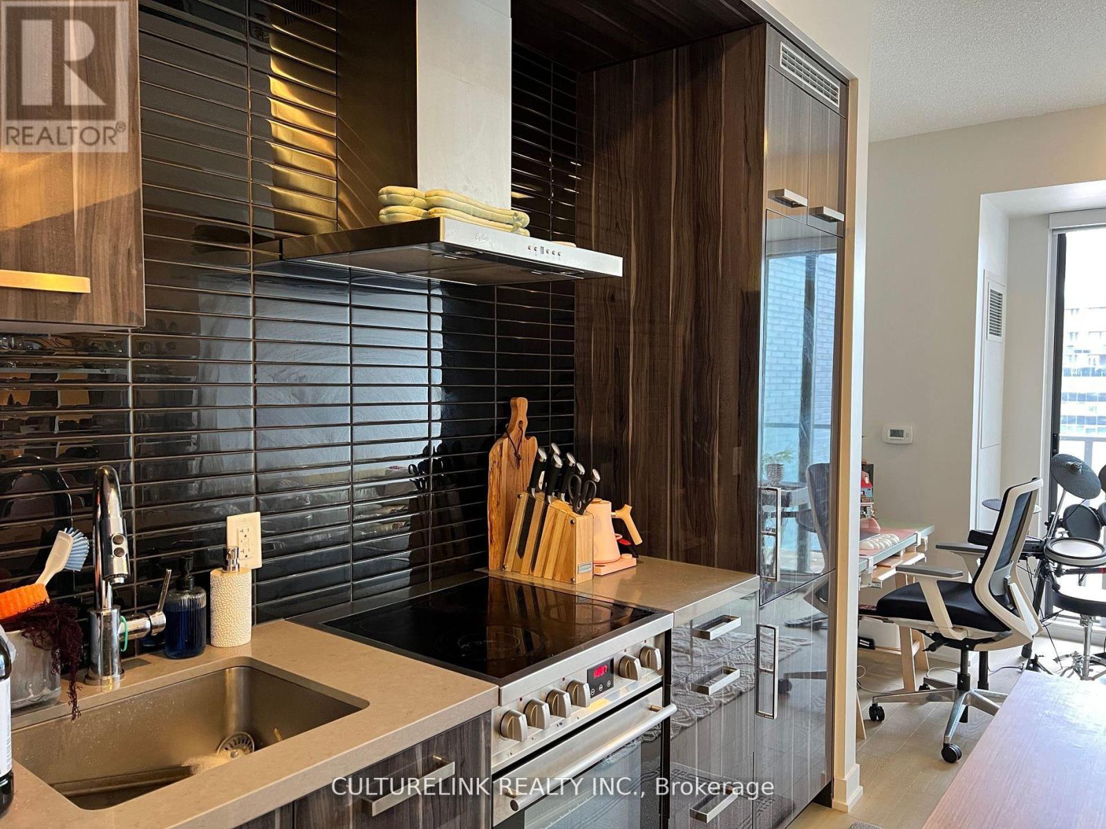 S915 - 120 Bayview Avenue, Toronto, Ontario  M5A 0G4 - Photo 9 - C12569052