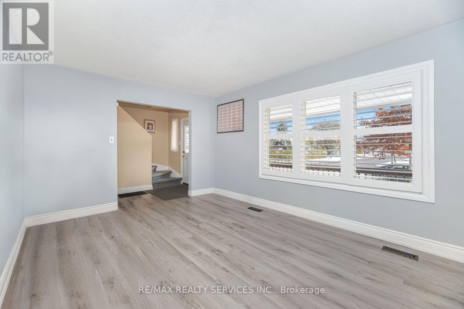 84 Sutherland Avenue, Brampton, Ontario  L6V 2H7 - Photo 9 - W12539018