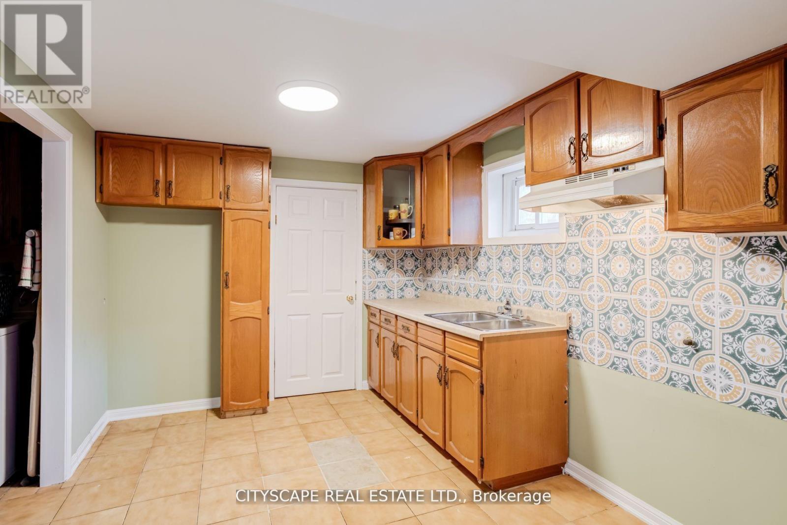 22 Jade Crescent, Brampton, Ontario  L6S 3H1 - Photo 20 - W12569018