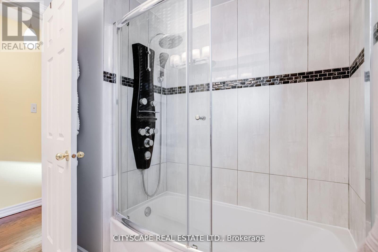 22 Jade Crescent, Brampton, Ontario  L6S 3H1 - Photo 13 - W12569018