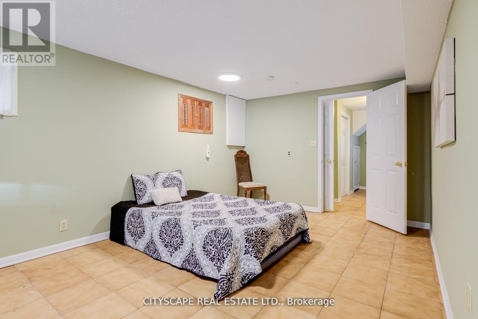 22 Jade Crescent, Brampton, Ontario  L6S 3H1 - Photo 16 - W12569018