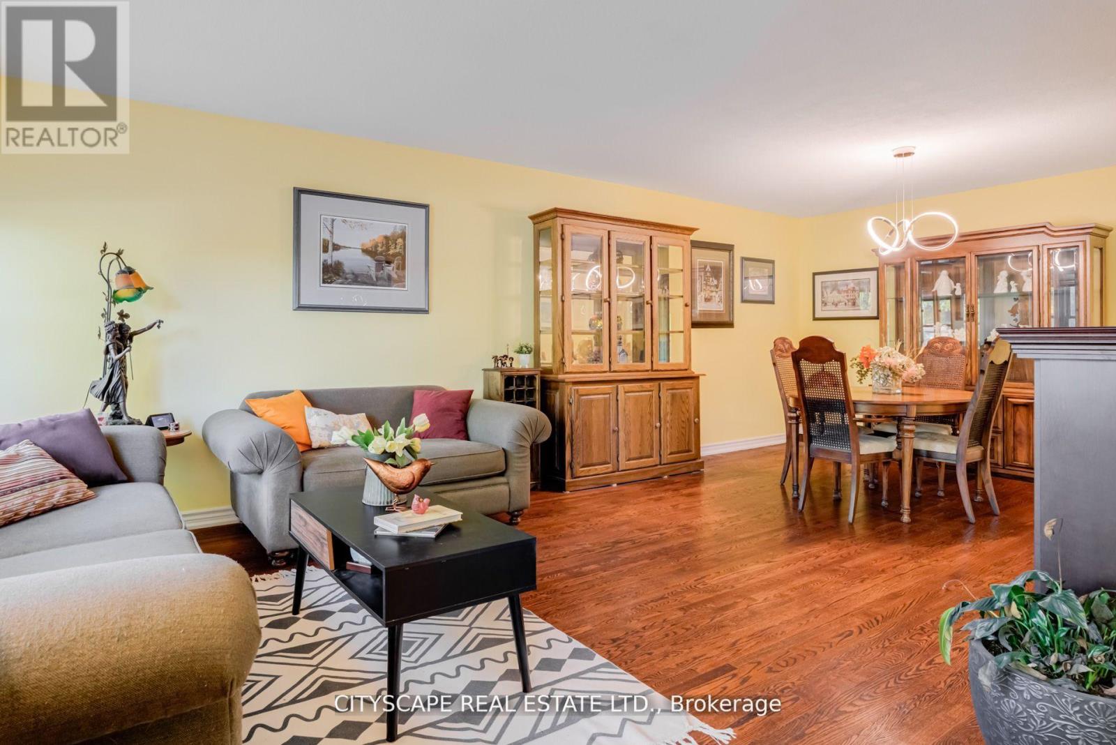 22 Jade Crescent, Brampton, Ontario  L6S 3H1 - Photo 3 - W12569018