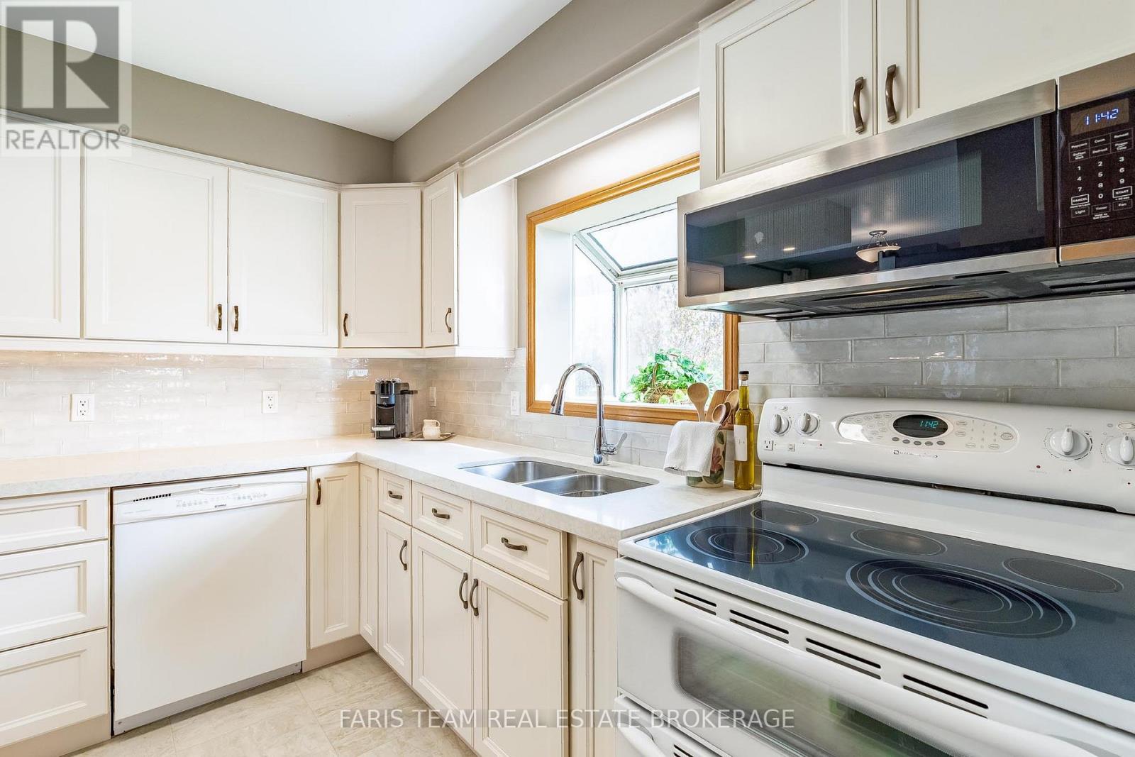 108 Sixth Street, Brock (Beaverton), Ontario L0K 1A0 - Photo 9 - N12569072