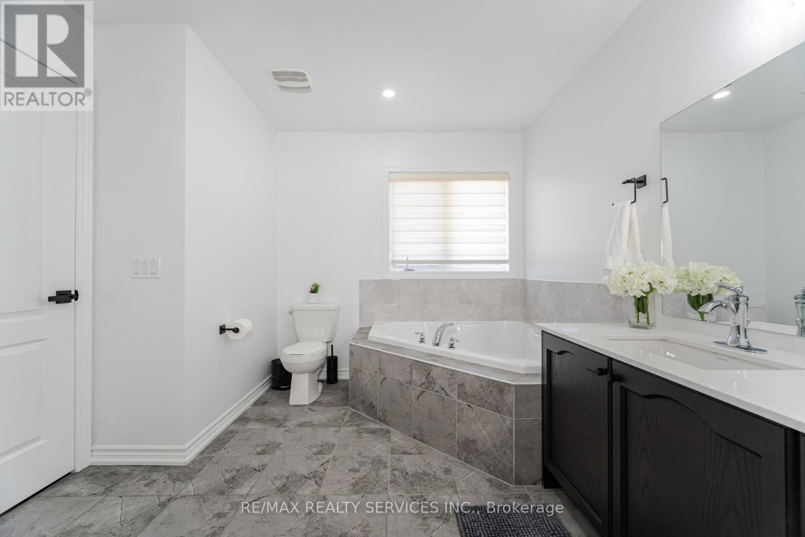 30 Hamilton Court, Caledon, Ontario  L7C 3W2 - Photo 20 - W12569064