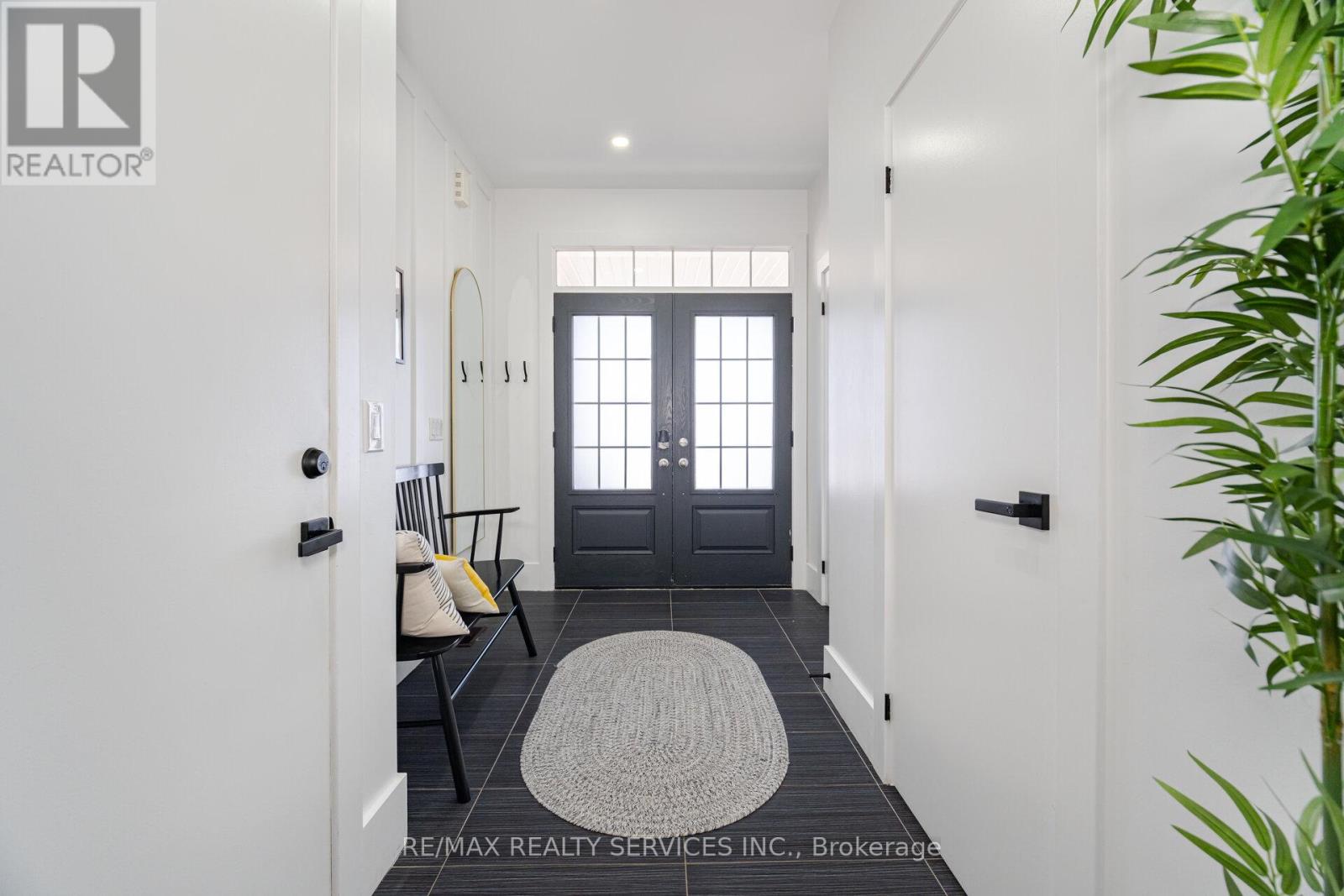 30 Hamilton Court, Caledon, Ontario  L7C 3W2 - Photo 5 - W12569064